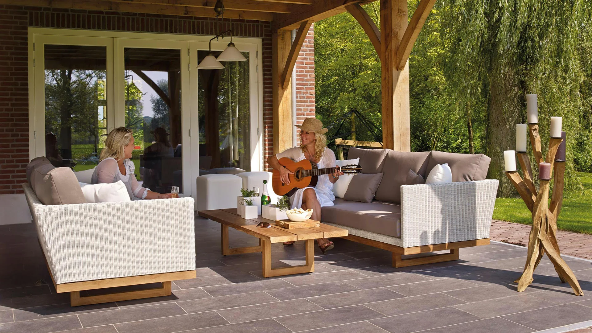 Deck Building: Enhance Your Outdoors with Style