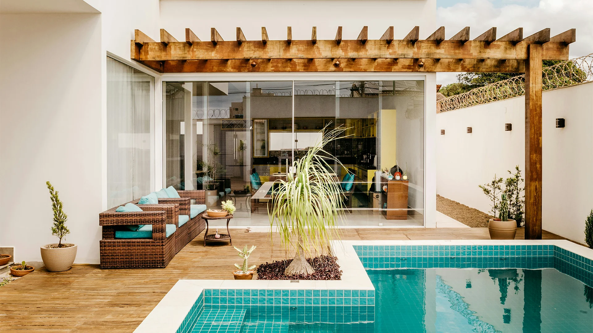Home-Renovations-Pergolas-Adding-Style-and-Functionality-to-Your-Garden-in-post