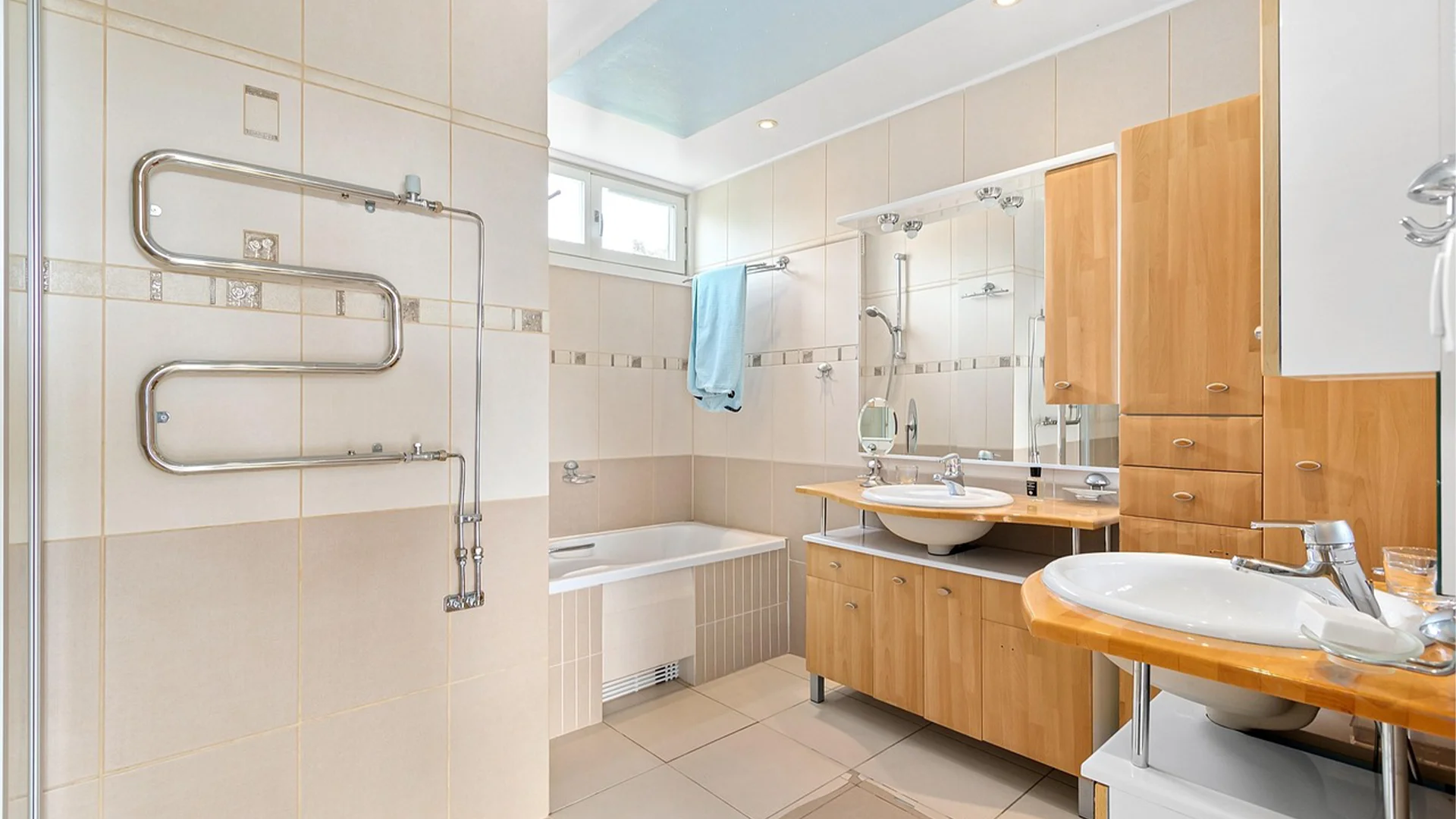 4x4-Built-kitchen-importance-of-bathroom-renovations-in-post-3